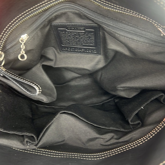 Elegant Coach Black Leather Soho Tote Bag with Chrome Hardware - Picture 9 of 13